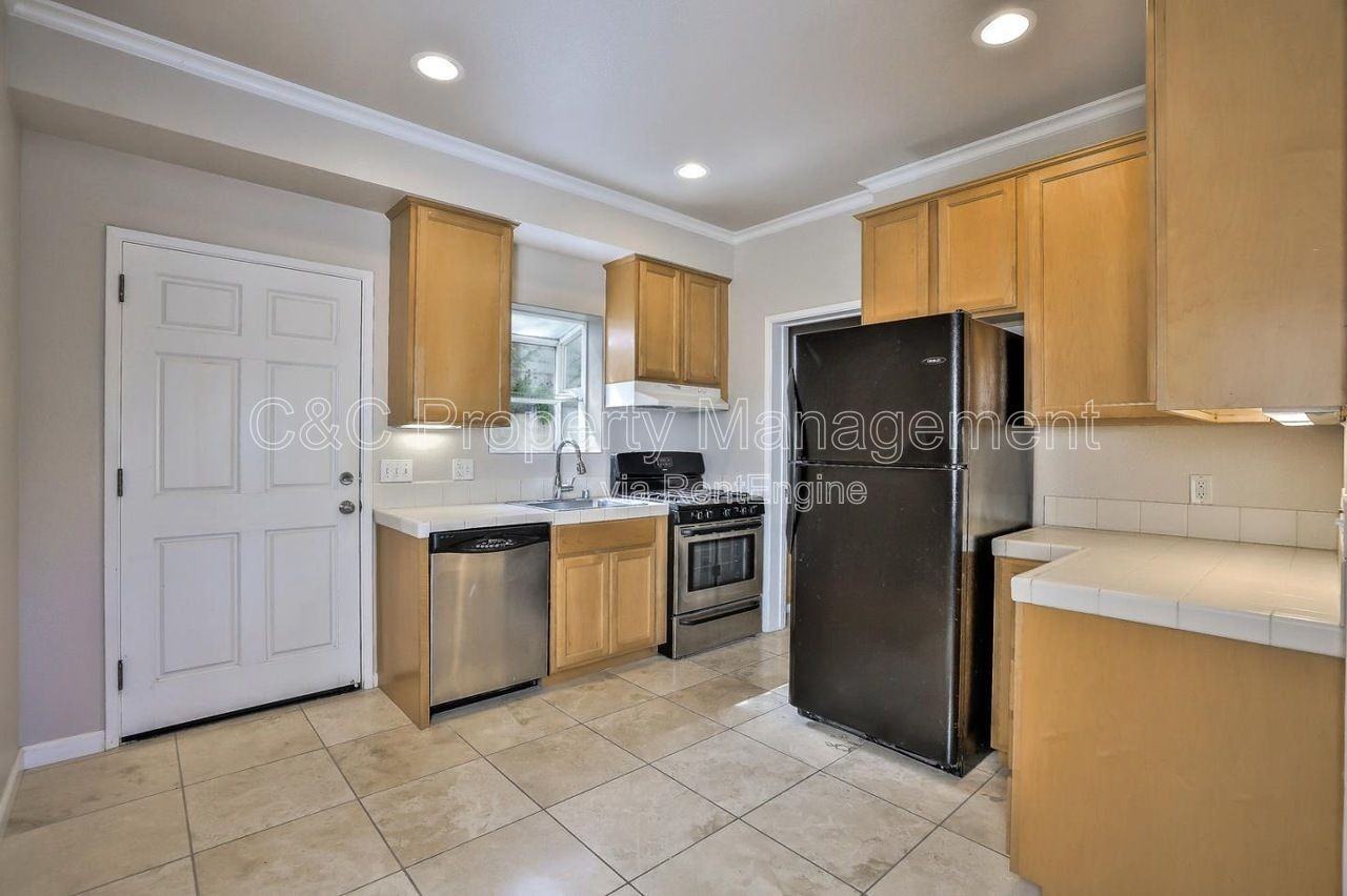 815 Alice St #B - Photo 6 of 16