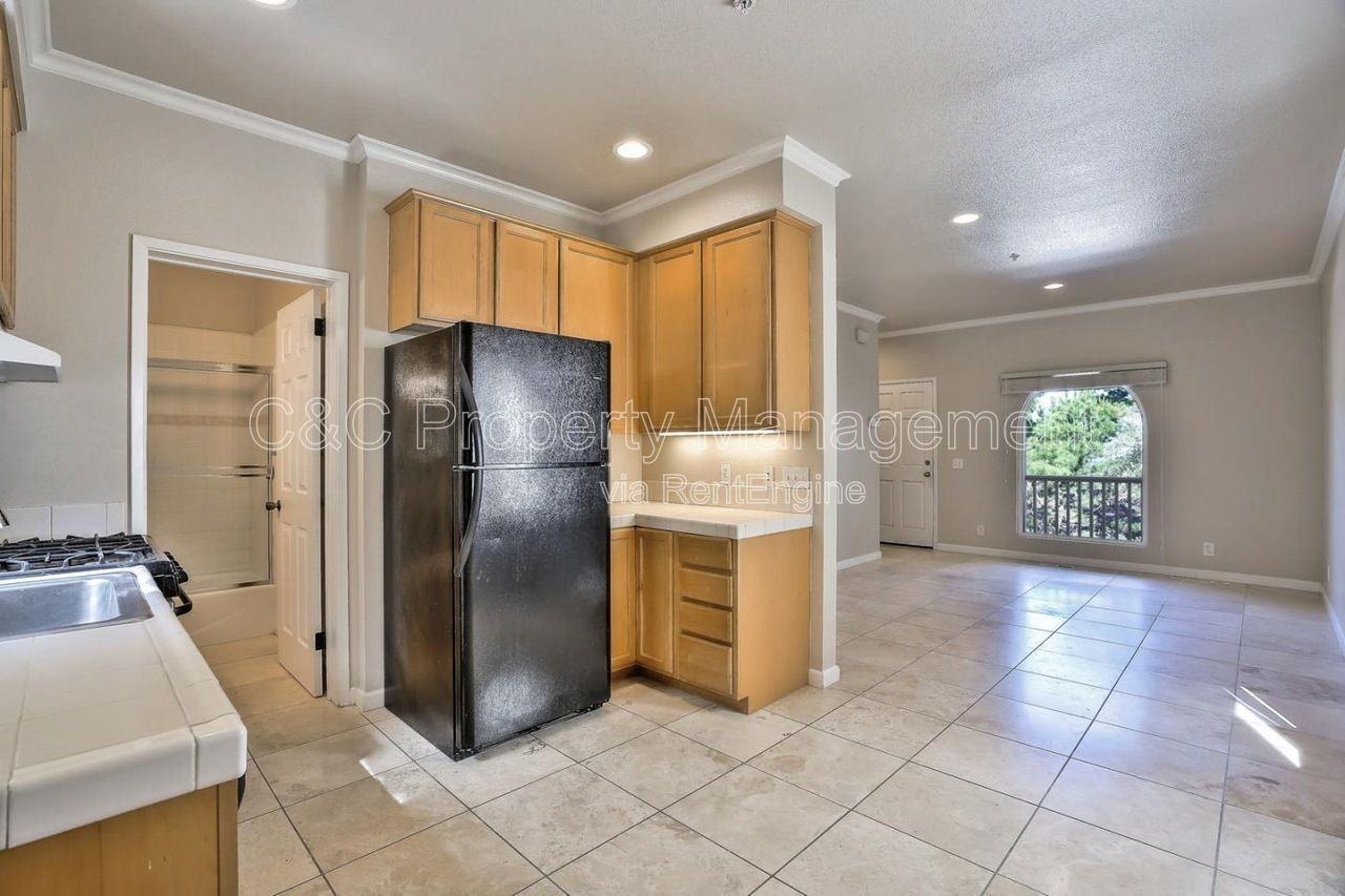 815 Alice St #B - Photo 7 of 16