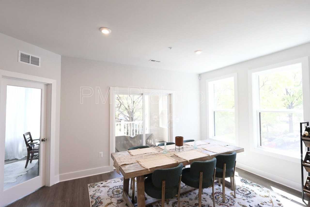 1500 Moore St #B - Photo 4 of 31