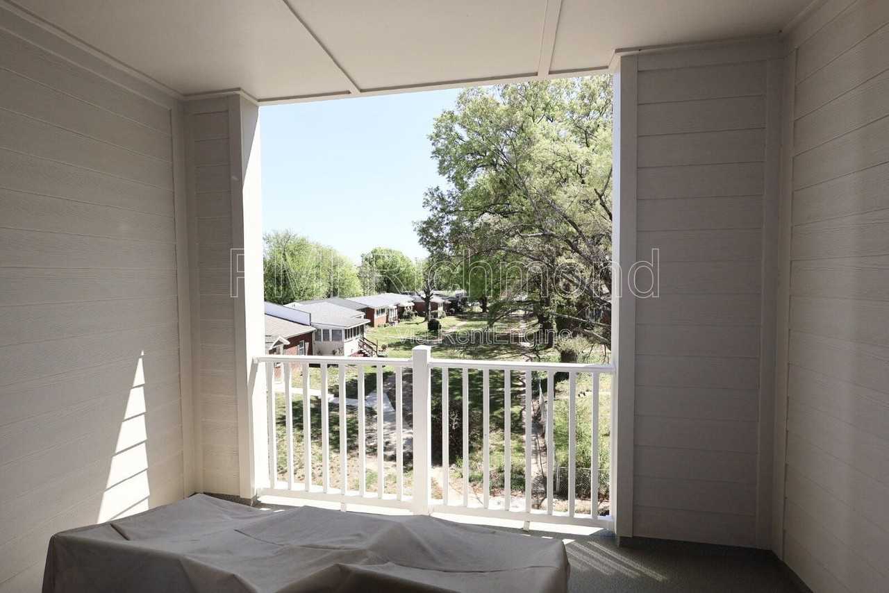 1500 Moore St #B - Photo 6 of 31