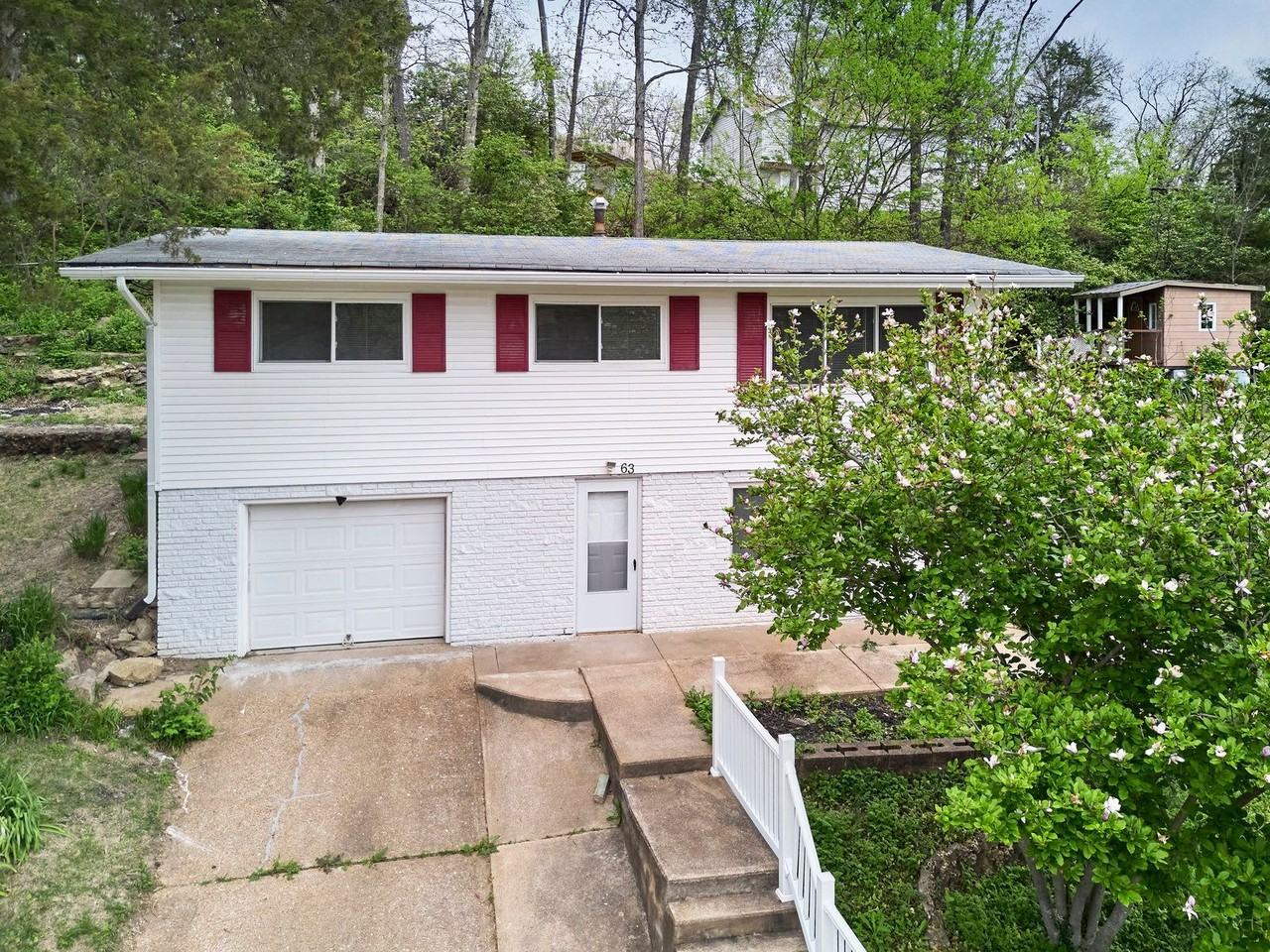 63 Patricia Pl - Photo 3 of 42