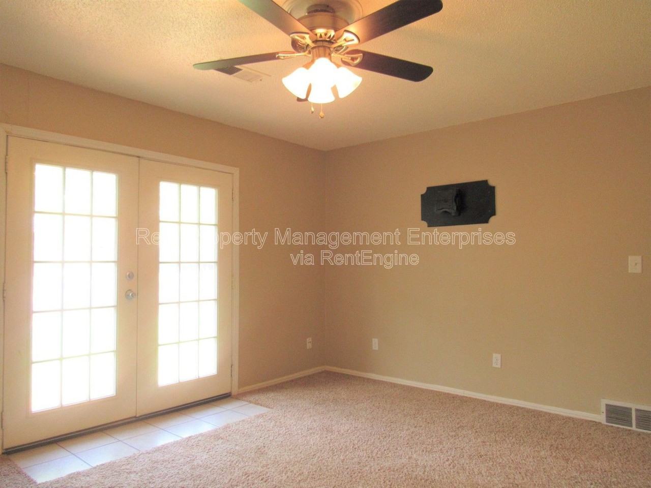 637 Redstone Ave - Photo 5 of 19