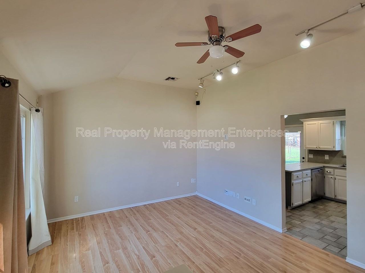 4205 Se 47th St - Photo 2 of 16