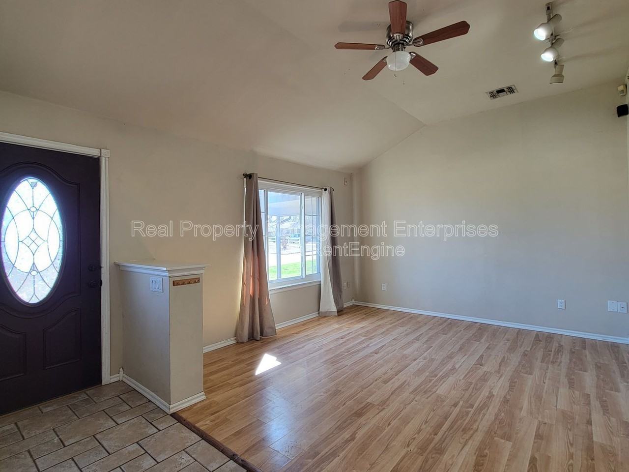 4205 Se 47th St - Photo 3 of 16