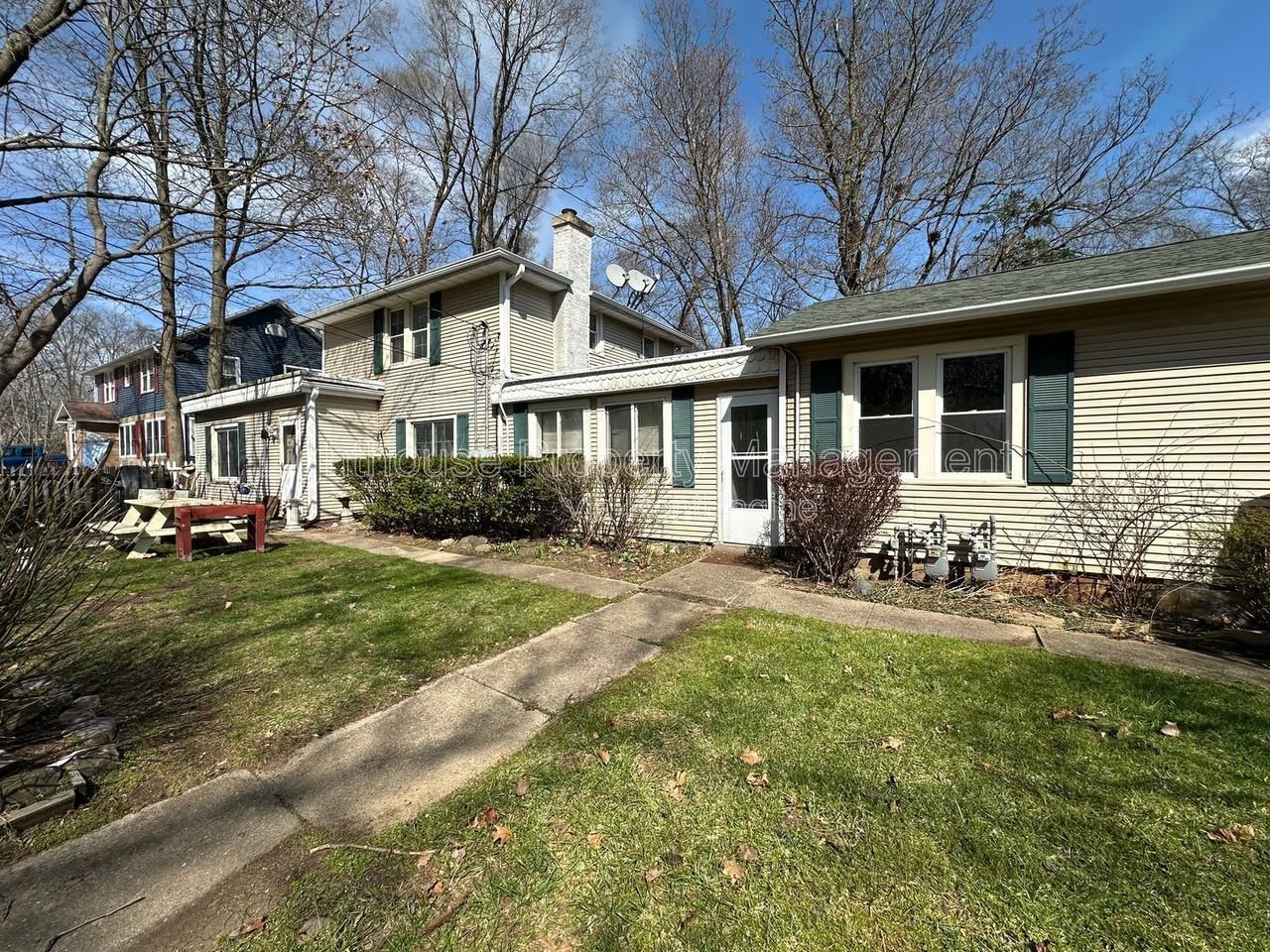 45 Leitch Dr #A1-2 - Photo 2 of 9