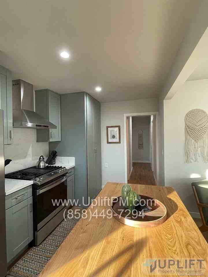 3132 30th St - Photo 4 of 22
