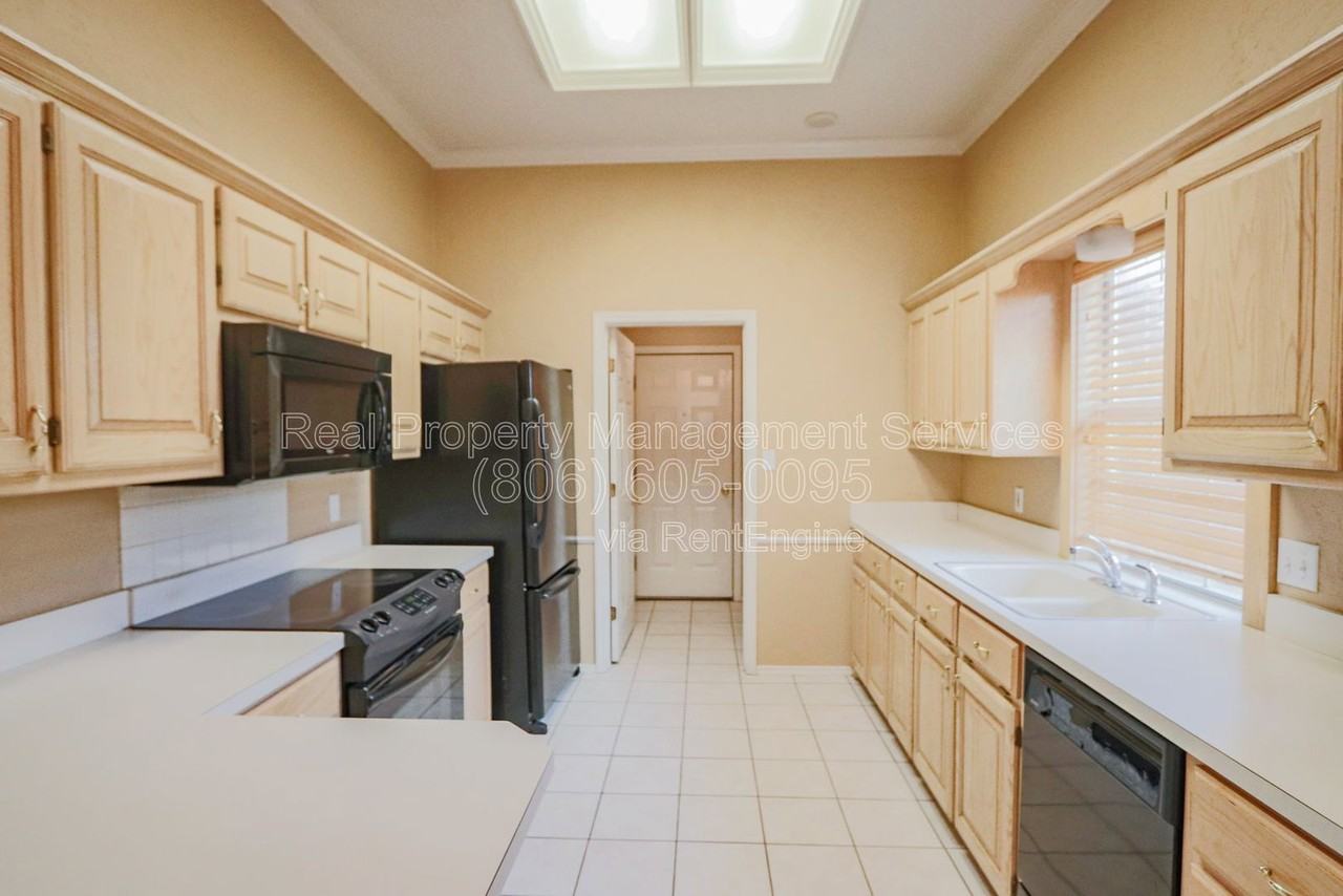 5713 85th St - Photo 3 of 10