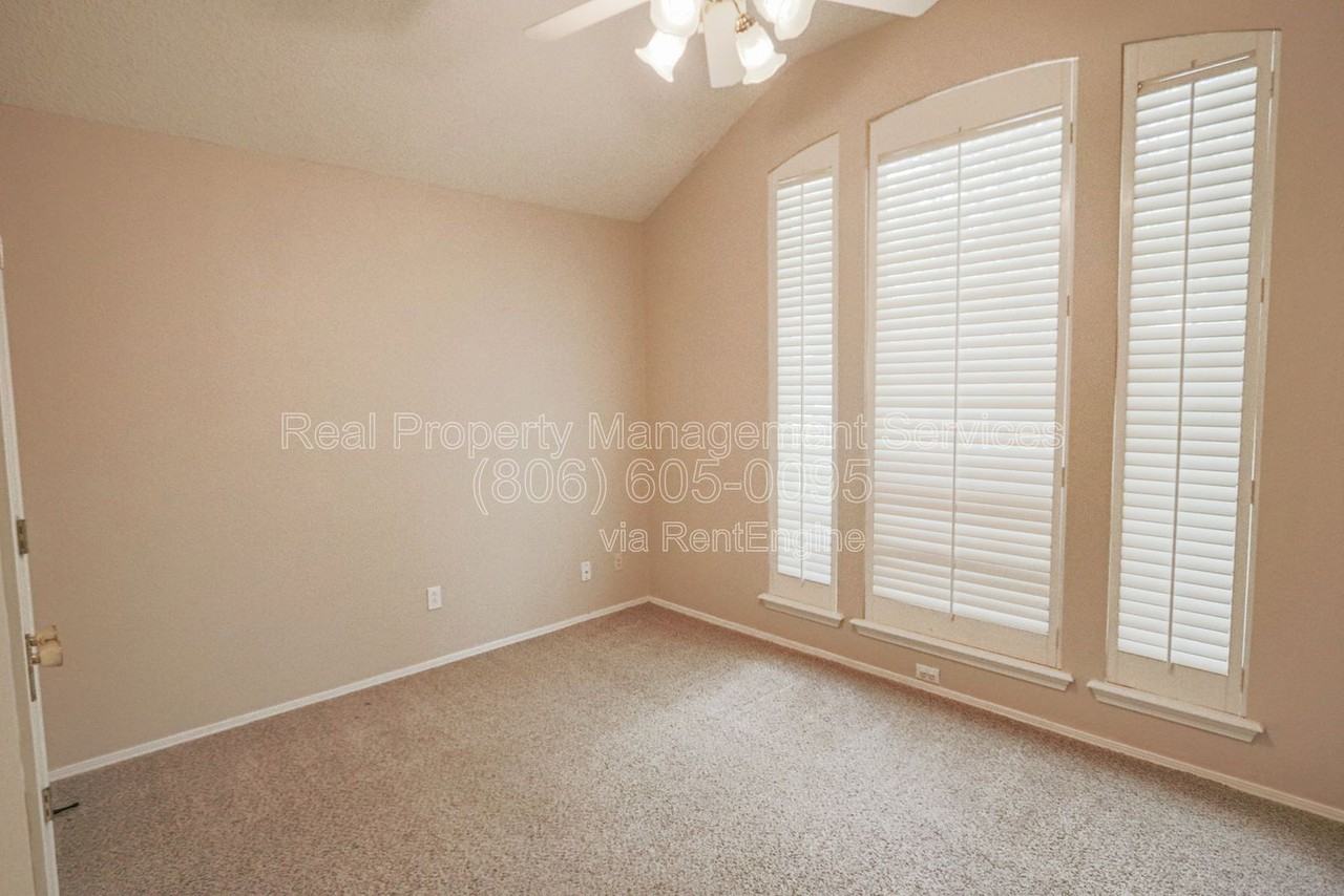 5713 85th St - Photo 4 of 10