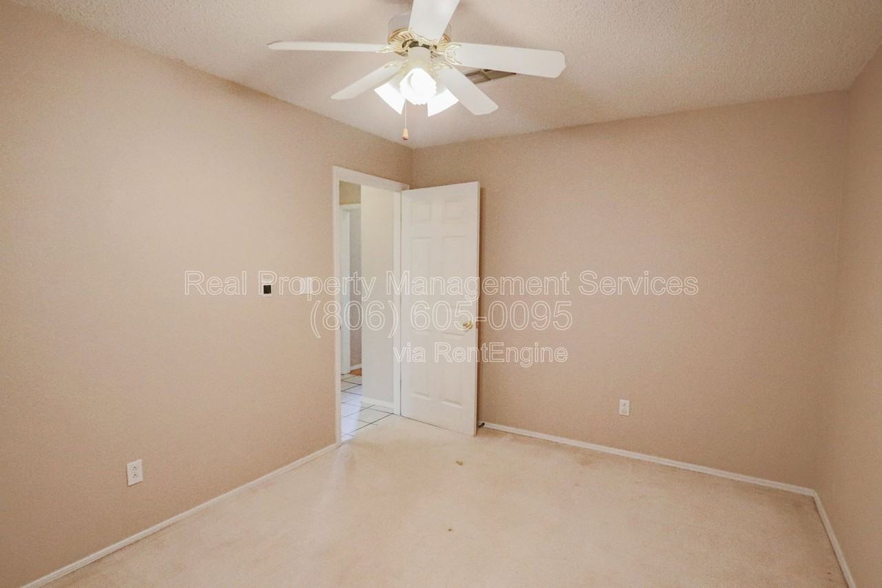 5713 85th St - Photo 5 of 10