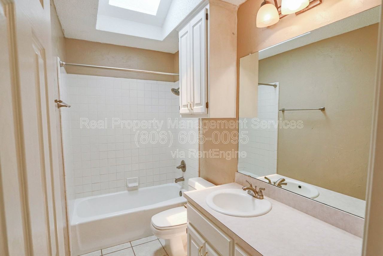 5713 85th St - Photo 7 of 10