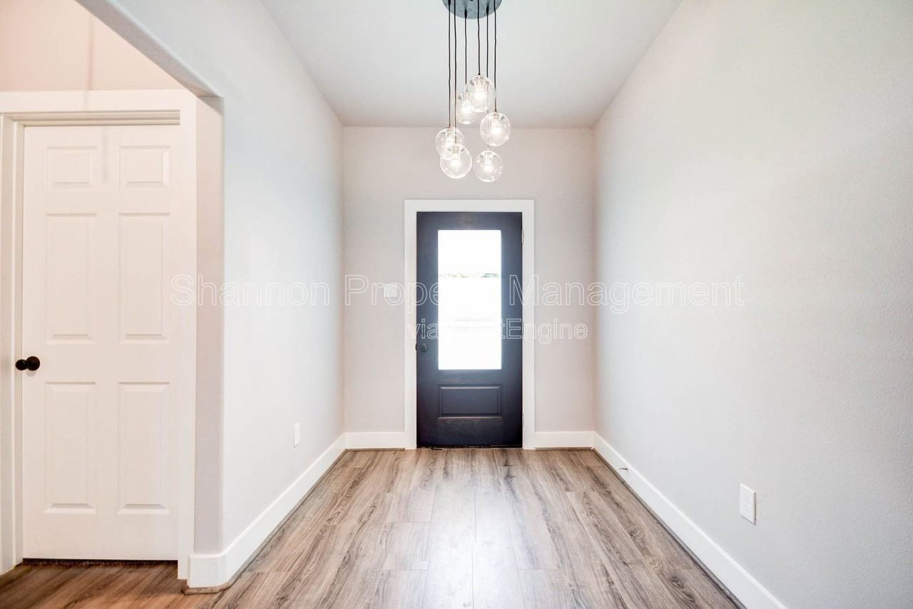 6731 New York St - Photo 4 of 23