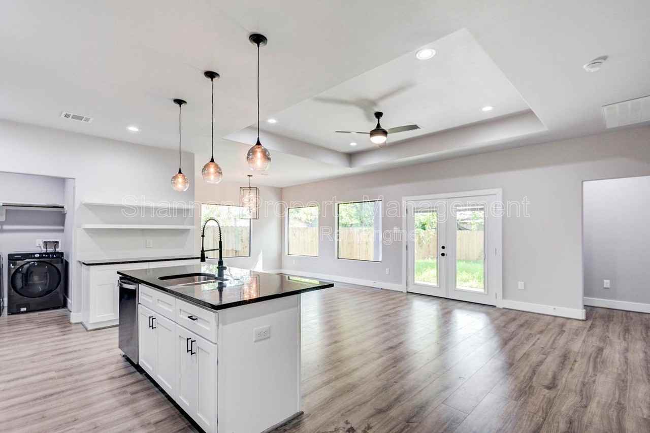 6731 New York St - Photo 7 of 23