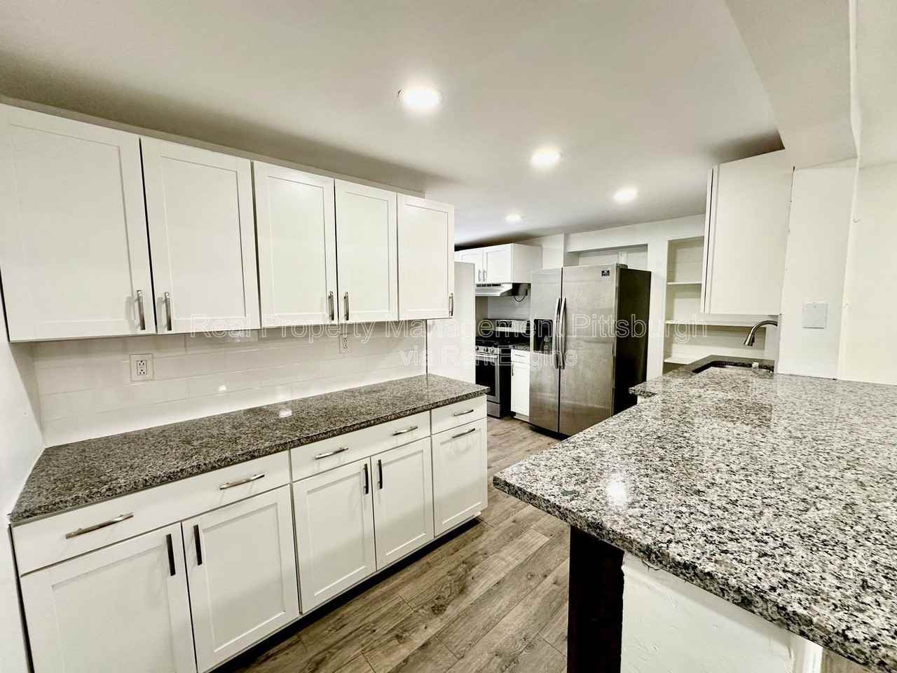 814 Greensburg Pike - Photo 3 of 20