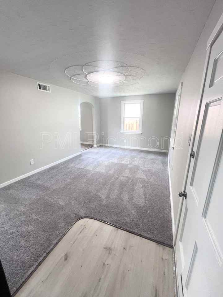 3007 Grant St - Photo 4 of 18