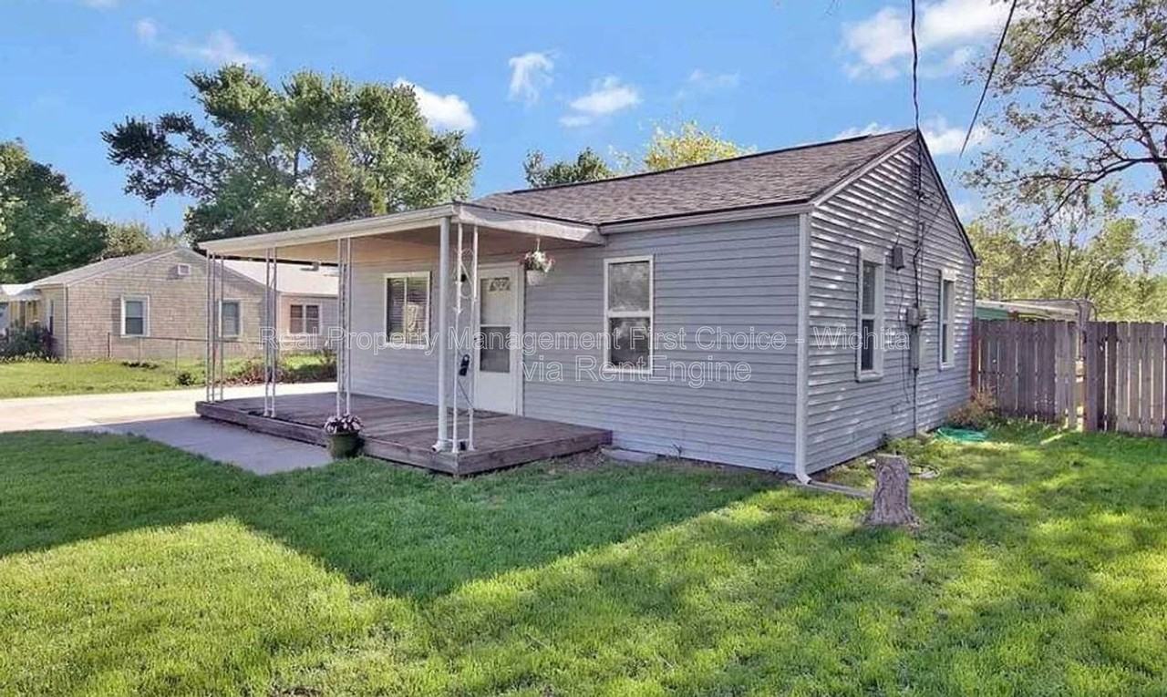 764 N Dougherty Ave - Photo 2 of 4