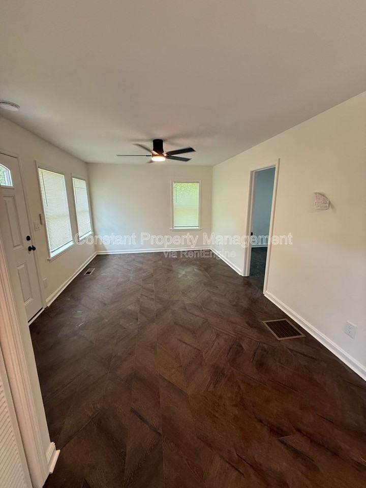 139 Woodward Ct - Photo 3 of 9