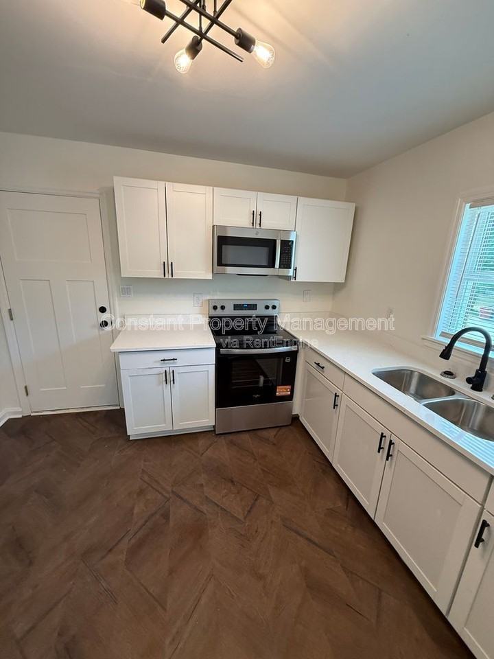 139 Woodward Ct - Photo 4 of 9