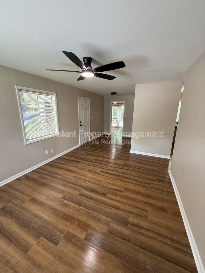 3469 Kingsbury Dr - Photo 2 of 13