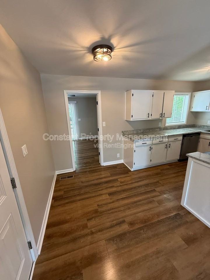 3469 Kingsbury Dr - Photo 4 of 13