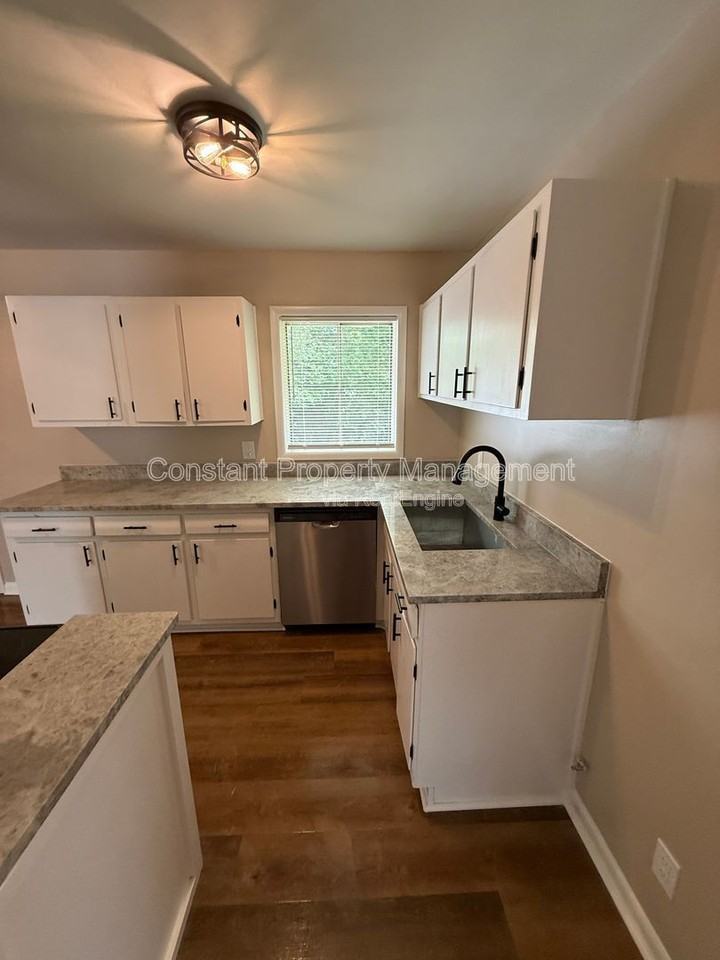 3469 Kingsbury Dr - Photo 5 of 13