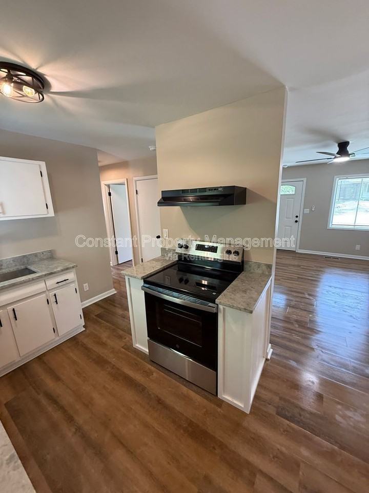 3469 Kingsbury Dr - Photo 6 of 13