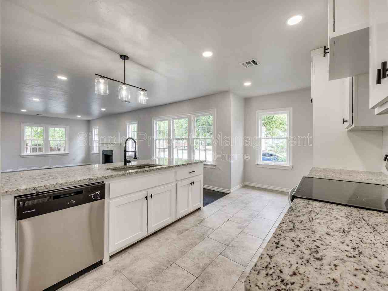 2112 N Drexel Blvd - Photo 7 of 20