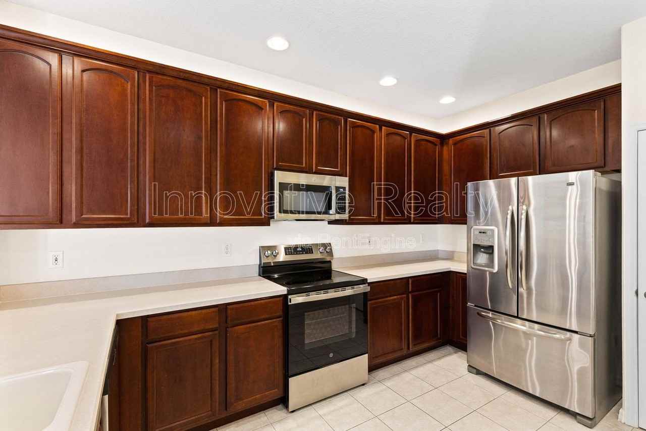 17321 Promenade Dr - Photo 4 of 37