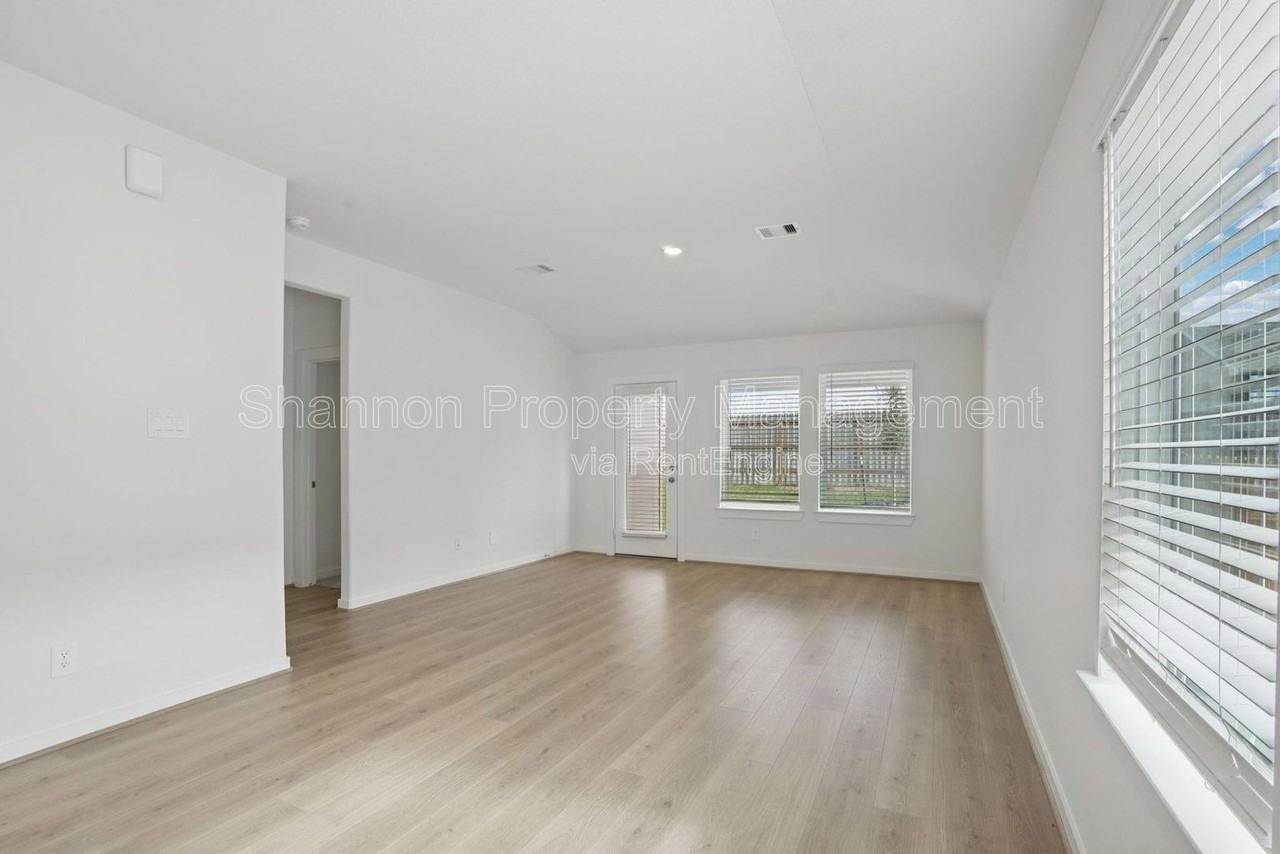 18726 Timber Glen Dr - Photo 5 of 27