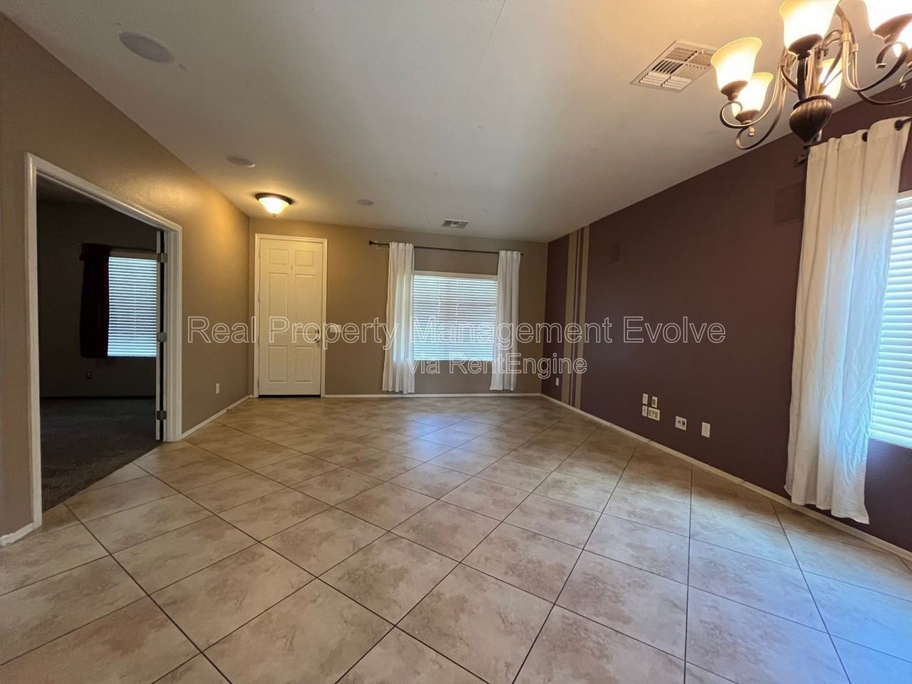 2825 E Trigger Way - Photo 4 of 30