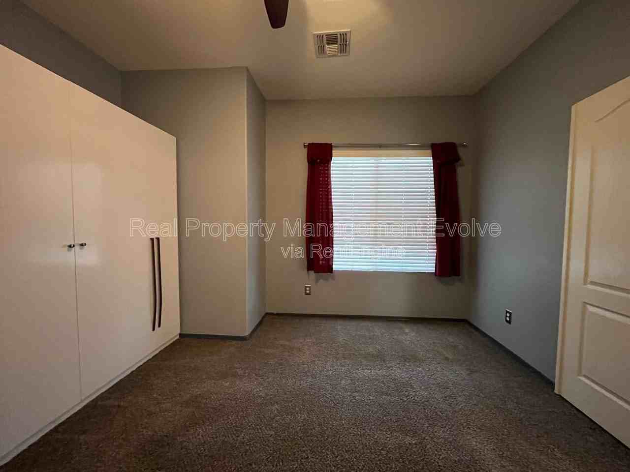 2825 E Trigger Way - Photo 7 of 30