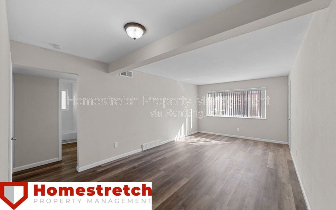 4 Bruce Dr #5 - Photo 3 of 7