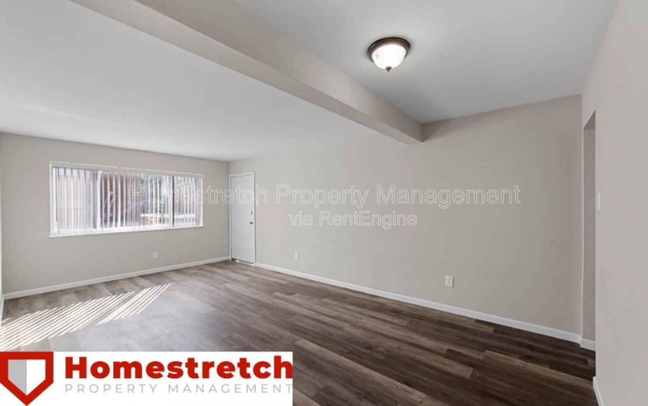 4 Bruce Dr #5 - Photo 5 of 7