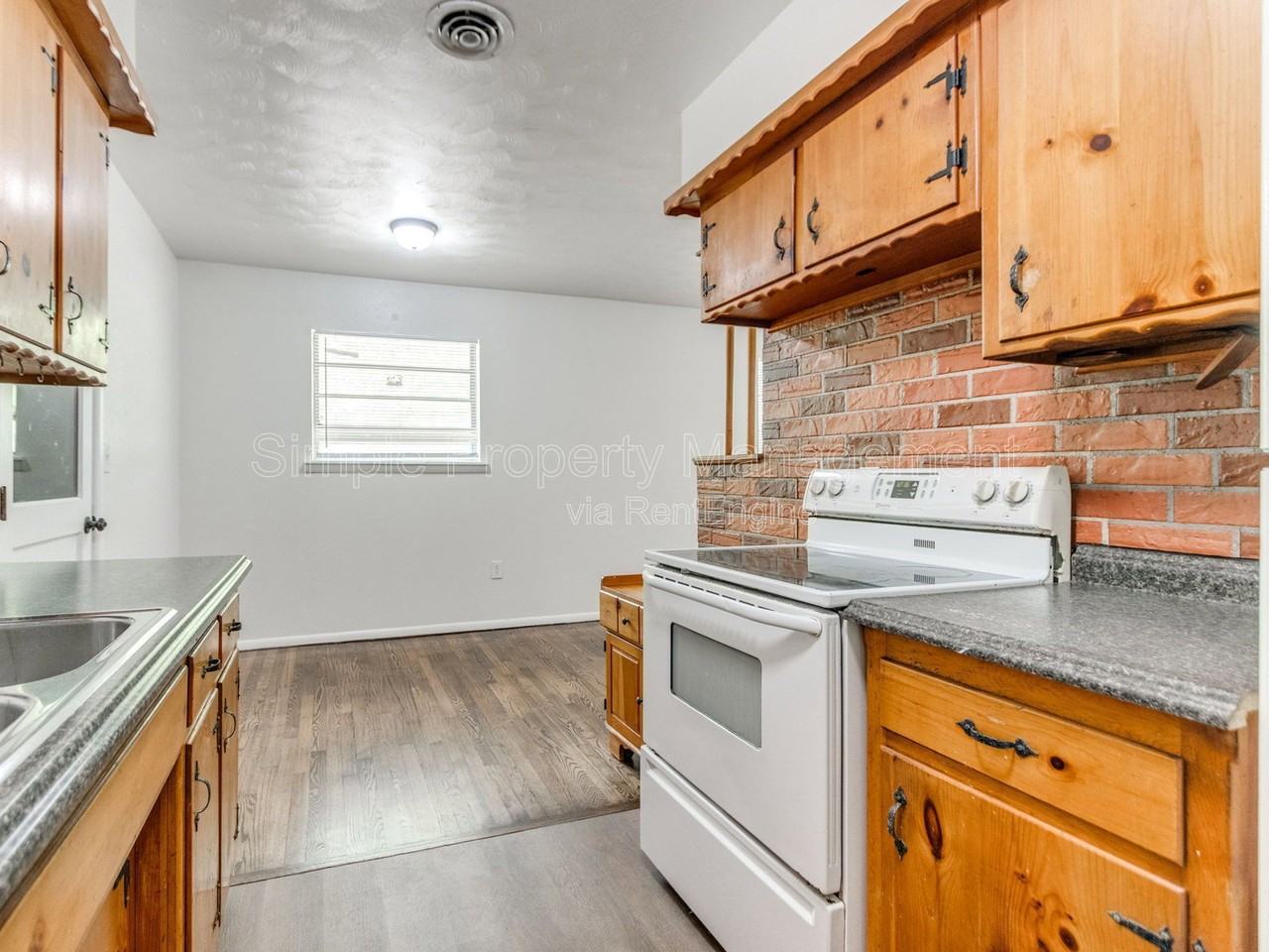 219 Boston St - Photo 4 of 20