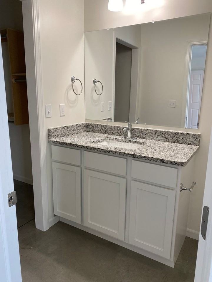 1514 N Madison Ave - Photo 4 of 14