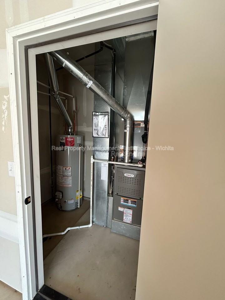 136 N Gowen St - Photo 2 of 34