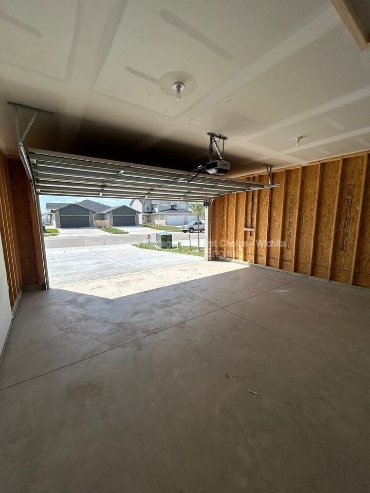 136 N Gowen St - Photo 3 of 34