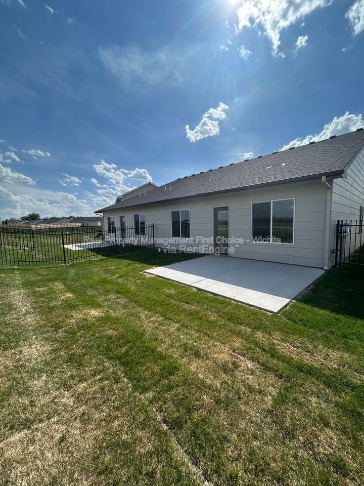 136 N Gowen St - Photo 5 of 34