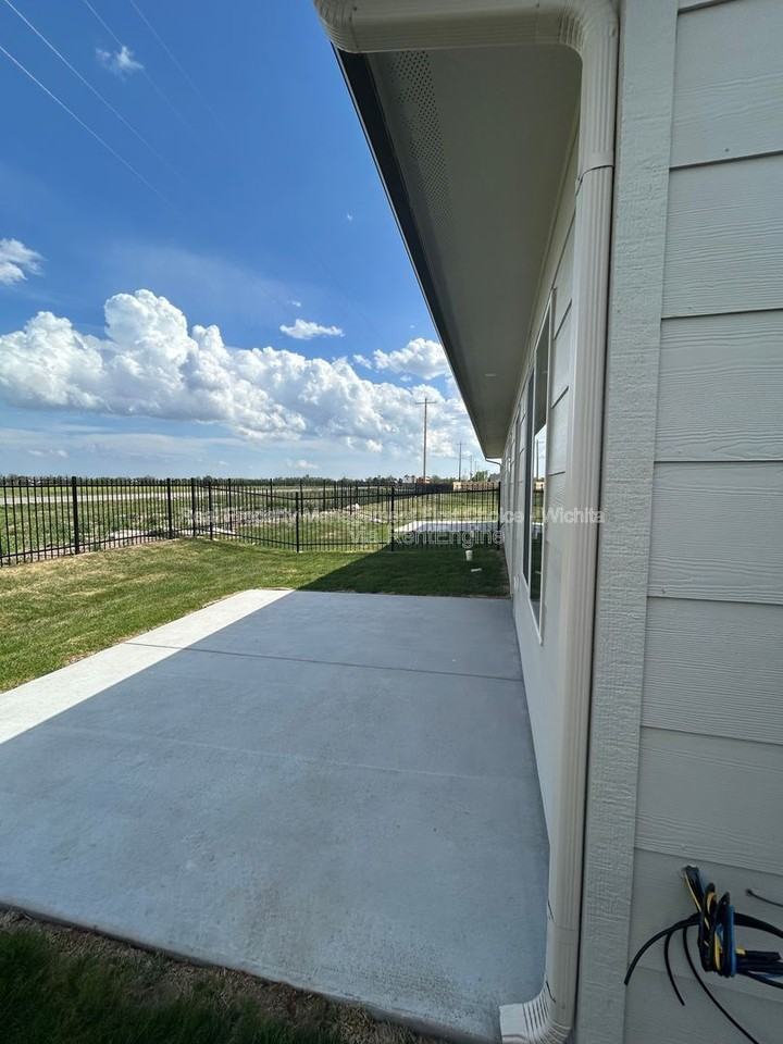 136 N Gowen St - Photo 6 of 34