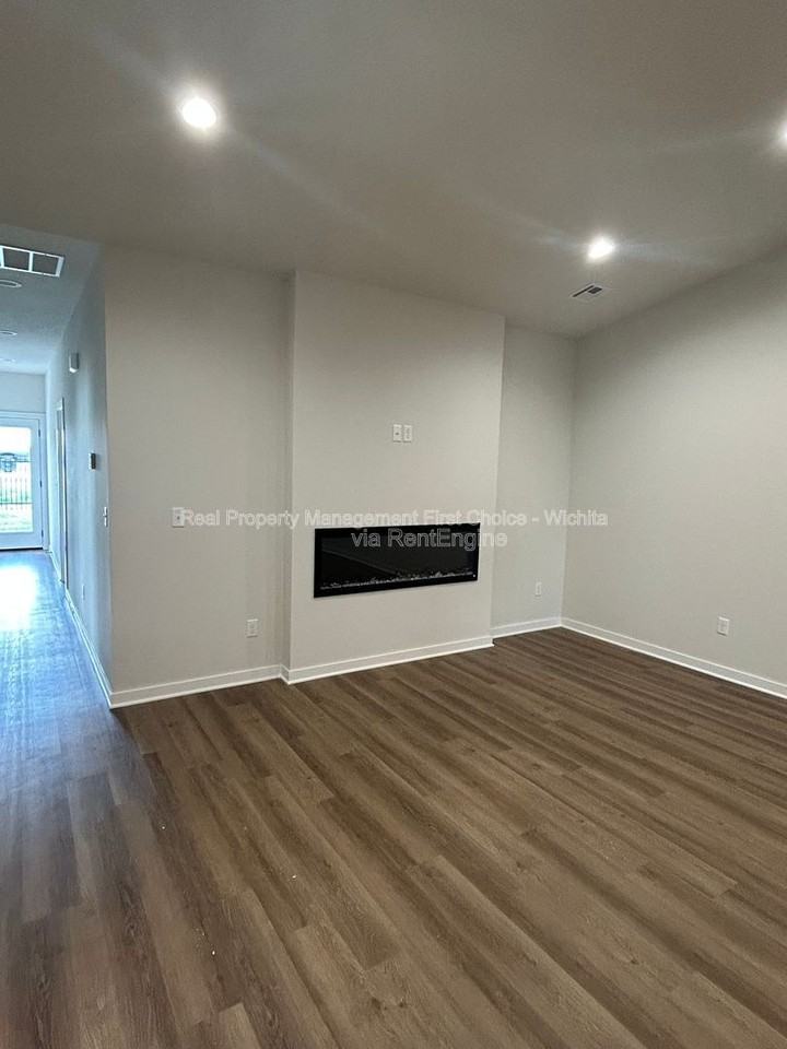 136 N Gowen St - Photo 4 of 34
