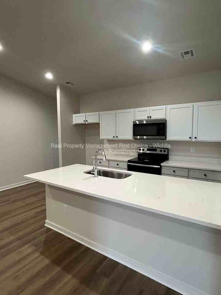 136 N Gowen St - Photo 7 of 34