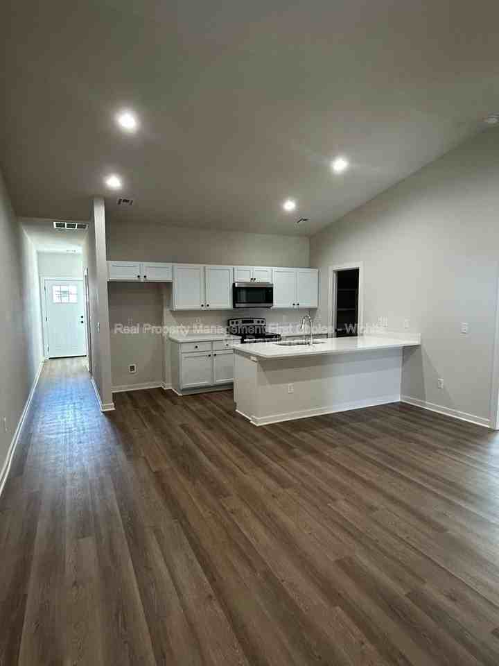 136 N Gowen St - Photo 6 of 34