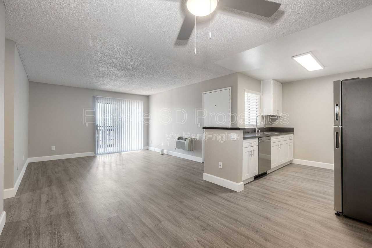 9352 Creekside Ct #26 - Photo 3 of 50