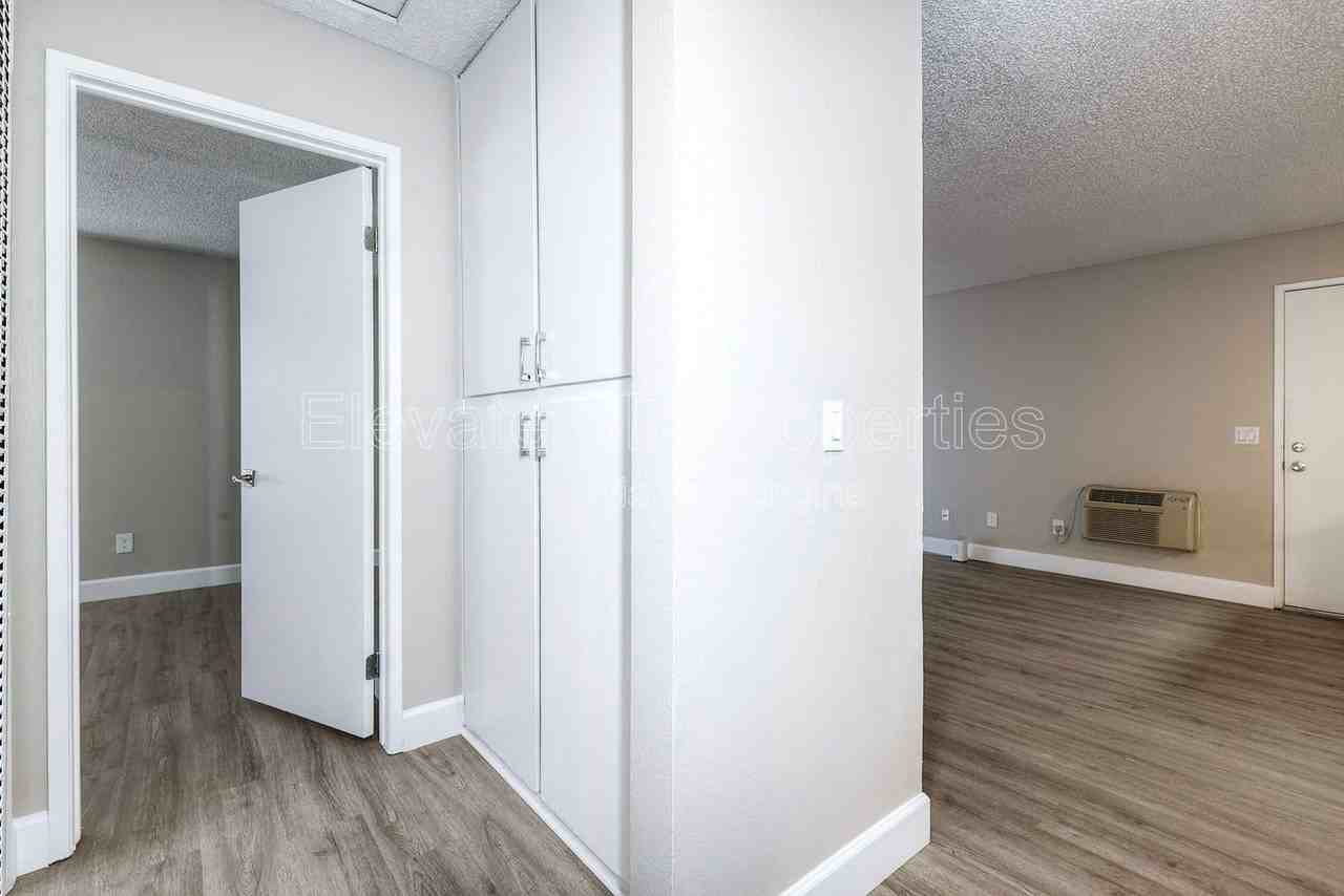 9352 Creekside Ct #26 - Photo 7 of 50