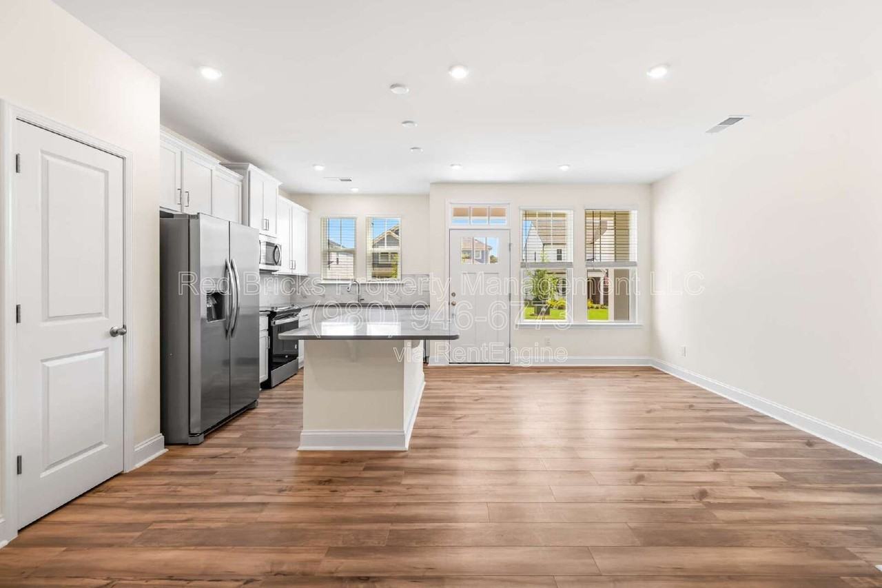 1528 Cedar Tree Dr - Photo 3 of 21