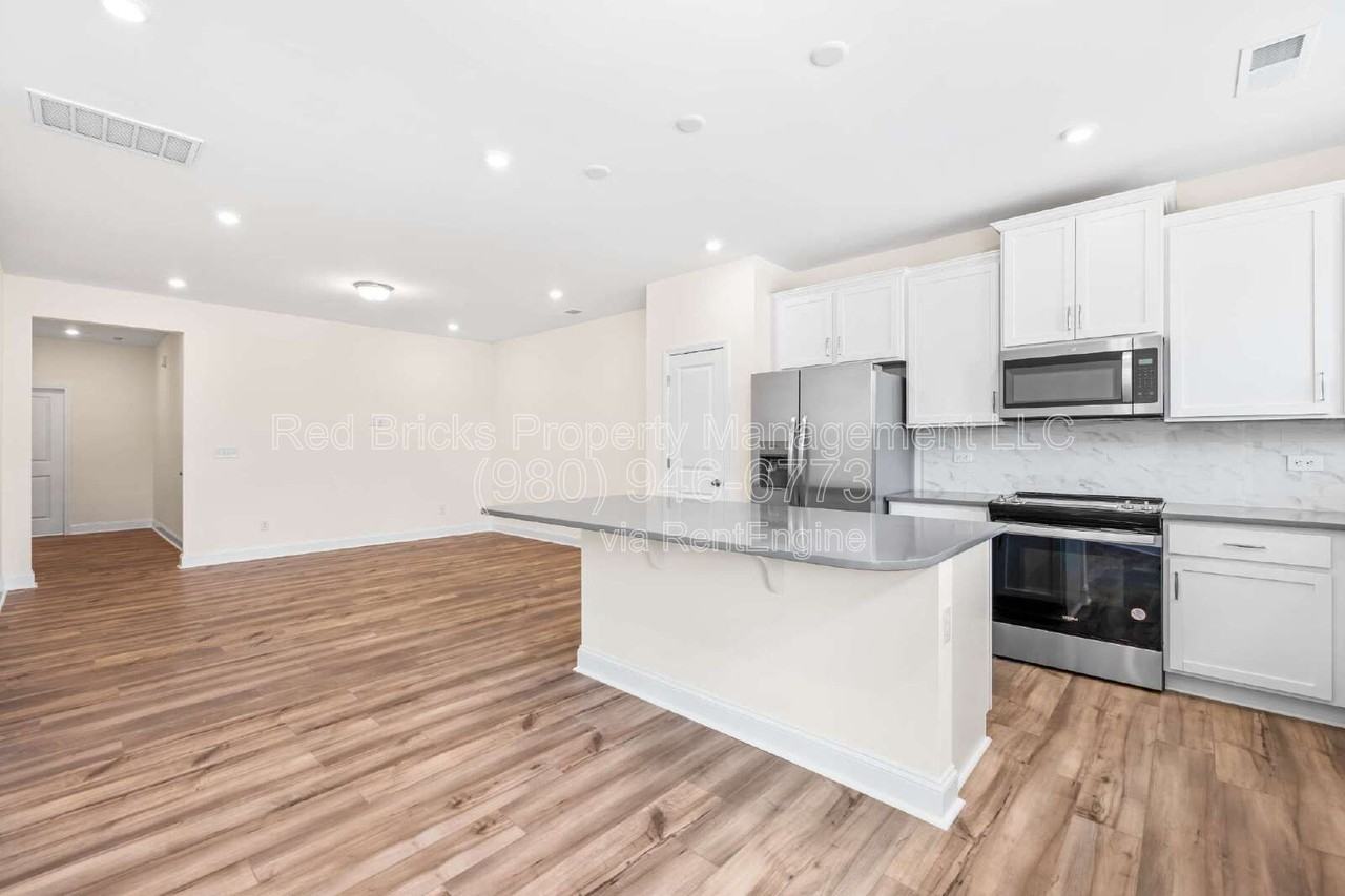 1528 Cedar Tree Dr - Photo 6 of 21