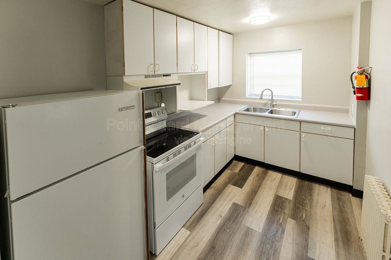 1947 College Heights Rd #202C - Photo 4 of 24