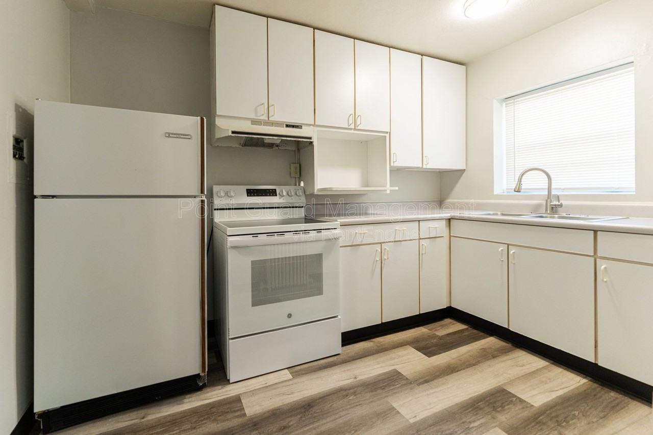 1947 College Heights Rd #202C - Photo 5 of 24