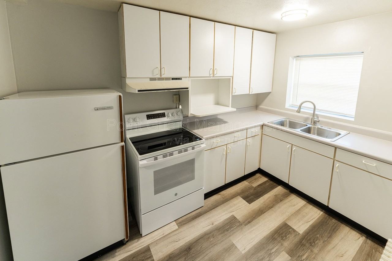 1947 College Heights Rd #202C - Photo 6 of 24