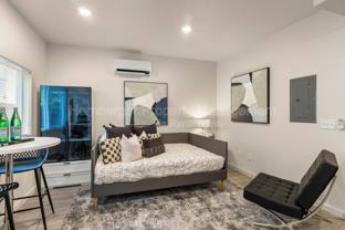 6020 N Astor St #5 - Photo 1 of 1