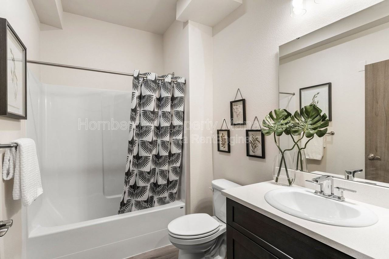 6020 N Astor St #5 - Photo 6 of 7